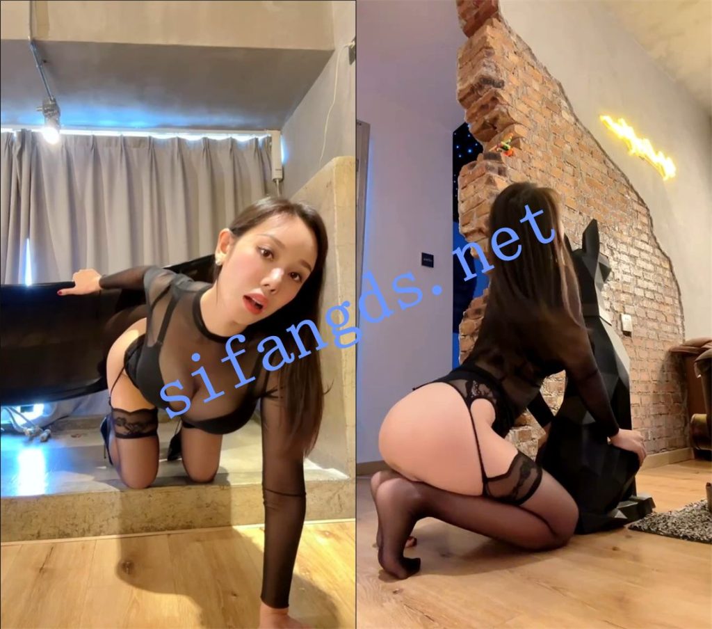 【抖音 小厨娘美食记】揉自己的大奶子，模拟舔鸡巴，模拟做爱啪啪，高潮表情【2V】【468M】