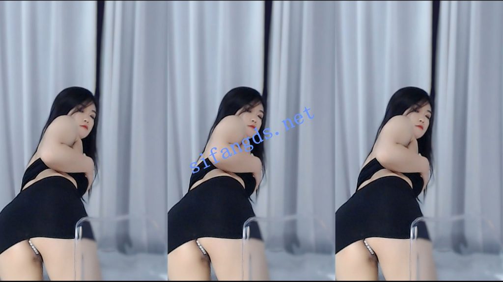 【网易CC】小兮妮 丁字裤露鲍 定制【1V】【158M】