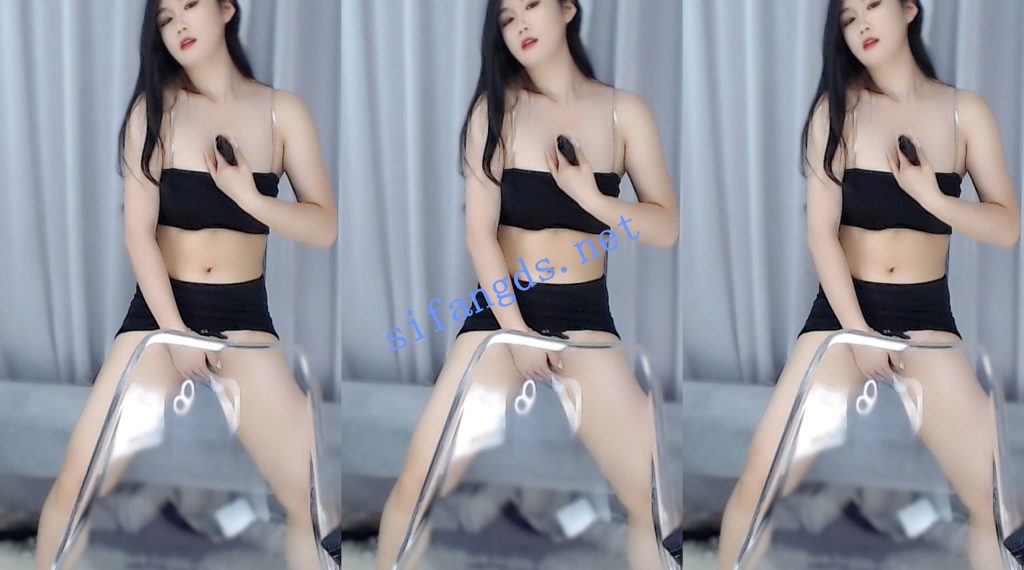 【网易CC】小兮妮 丁字裤露鲍 定制【1V】【158M】