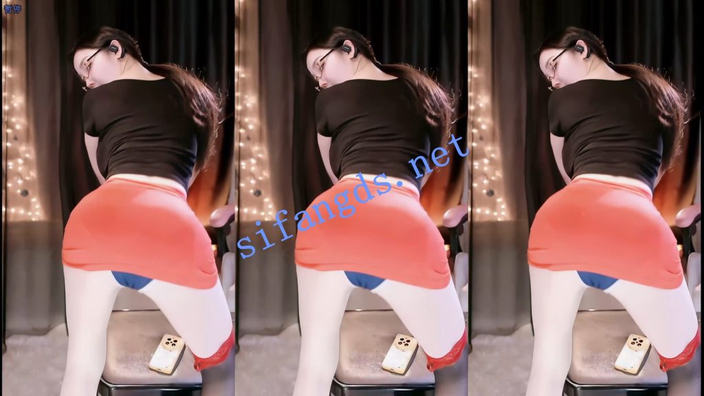 【畅聊】小美很奈斯 嘴叼丁字裤玩出擦边新视野【4V】【346M】