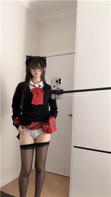 抖音萌妹 心碎美洋洋芙仔 给你看内裤骚舞 JK自摸诱惑福利【105P27V】【2.61G】