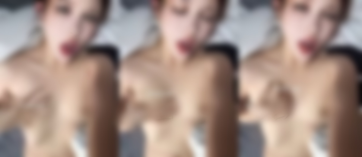 【重磅】抖音 白米娜娜 最新付费紫薇 黑丝+白丝 超高颜值【2V】【221M】