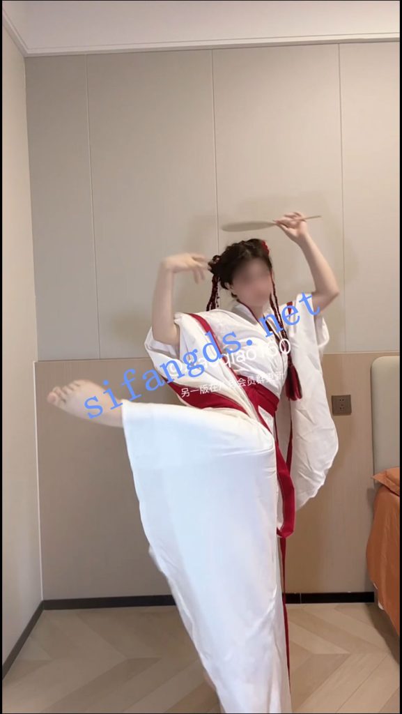 推特专业裸舞福利姬 以安（小乔）8月末VIP裸舞 超动感爽赞【24V】【1.33G】