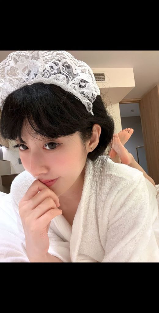 抖音 最讨厌妞约下雨 25万粉 美腿 撸管 足交 乳交 夹射精【8V】【220M】