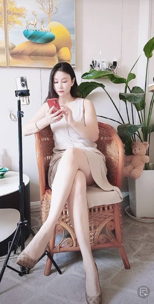 抖音 瑜伽一澜 高贵气质御姐 丝袜高跟 露点 裸舞 骚B特写【7V】【305M】