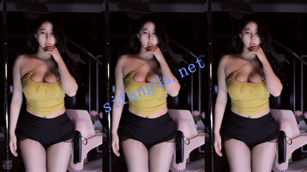 ⭐【斗鱼直播】小酒窝翁馨 尺度抖奶骚舞 走光露点【18V】【3.09G】