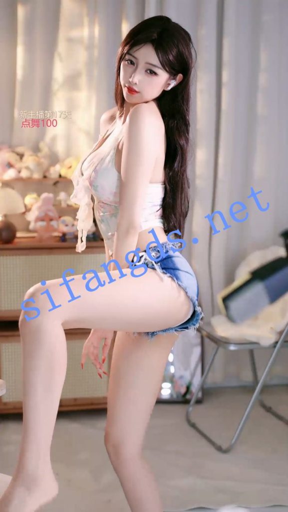 ⭐ 【畅聊直播】奶龙教主 擦边尺度骚舞 走光露点【42V】【3.67G】