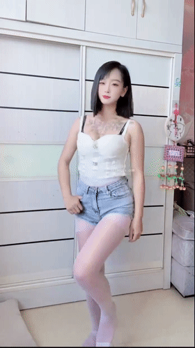 快手骚骚主播 晨洁、笨蛋小鱼、宝粉 性感内衣骚舞自摸诱惑【13V】【2.02G】