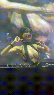 【网红女DJ现场大尺度热舞】真空乳沟 后摇 跪摇 性感死了【39V】【5.1G】