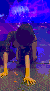 【网红女DJ现场大尺度热舞】真空乳沟 后摇 跪摇 性感死了【39V】【5.1G】