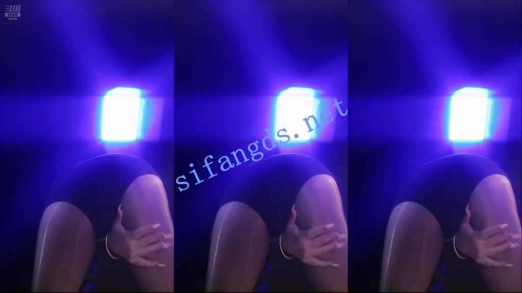 ⭐ 【斗鱼直播】小美佳呀 深沟半球 擦边尺度诱惑骚舞【25V】【2.39G】