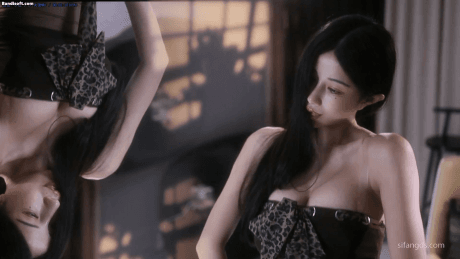 【虎牙 白千涵】双视角 交叉衣脱抹胸骚舞 揉大奶 脱衣服【2V】【350M】