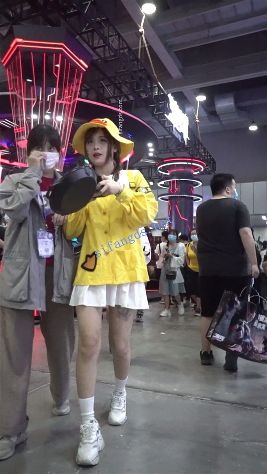 【永久专享】【xxn-156】游戏展台两位模特..蕾丝粉内..窄内塞了好几张纸【3V】【1.5G】