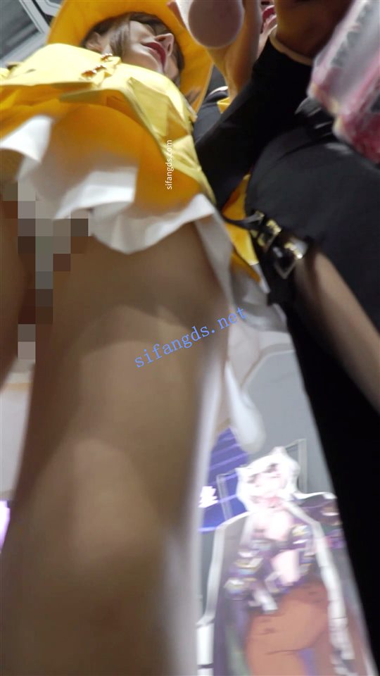 【永久专享】【xxn-156】游戏展台两位模特..蕾丝粉内..窄内塞了好几张纸【3V】【1.5G】