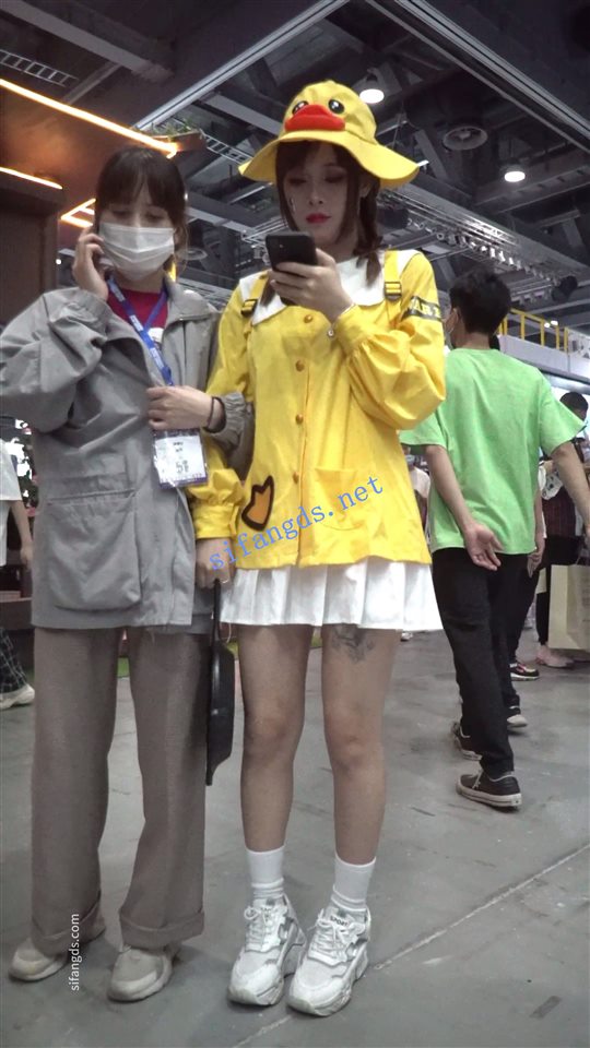 【永久专享】【xxn-156】游戏展台两位模特..蕾丝粉内..窄内塞了好几张纸【3V】【1.5G】