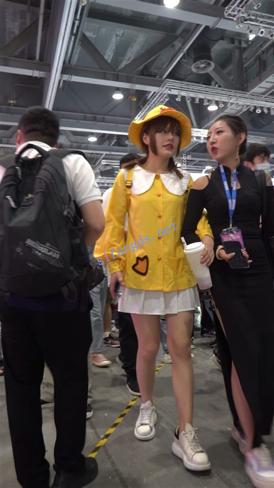 【永久专享】【xxn-156】游戏展台两位模特..蕾丝粉内..窄内塞了好几张纸【3V】【1.5G】