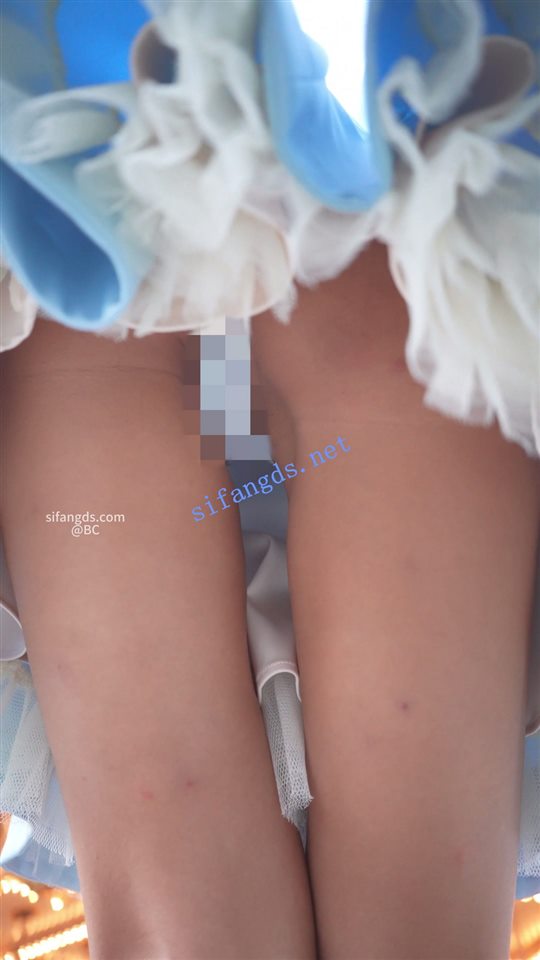 (BC-SSS-090)吊带公主裙姐妹..半蹲拍照被CD..竟然都穿丁字裤【1V】【959M】