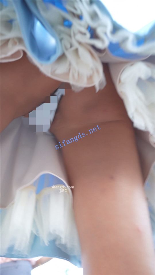 (BC-SSS-090)吊带公主裙姐妹..半蹲拍照被CD..竟然都穿丁字裤【1V】【959M】