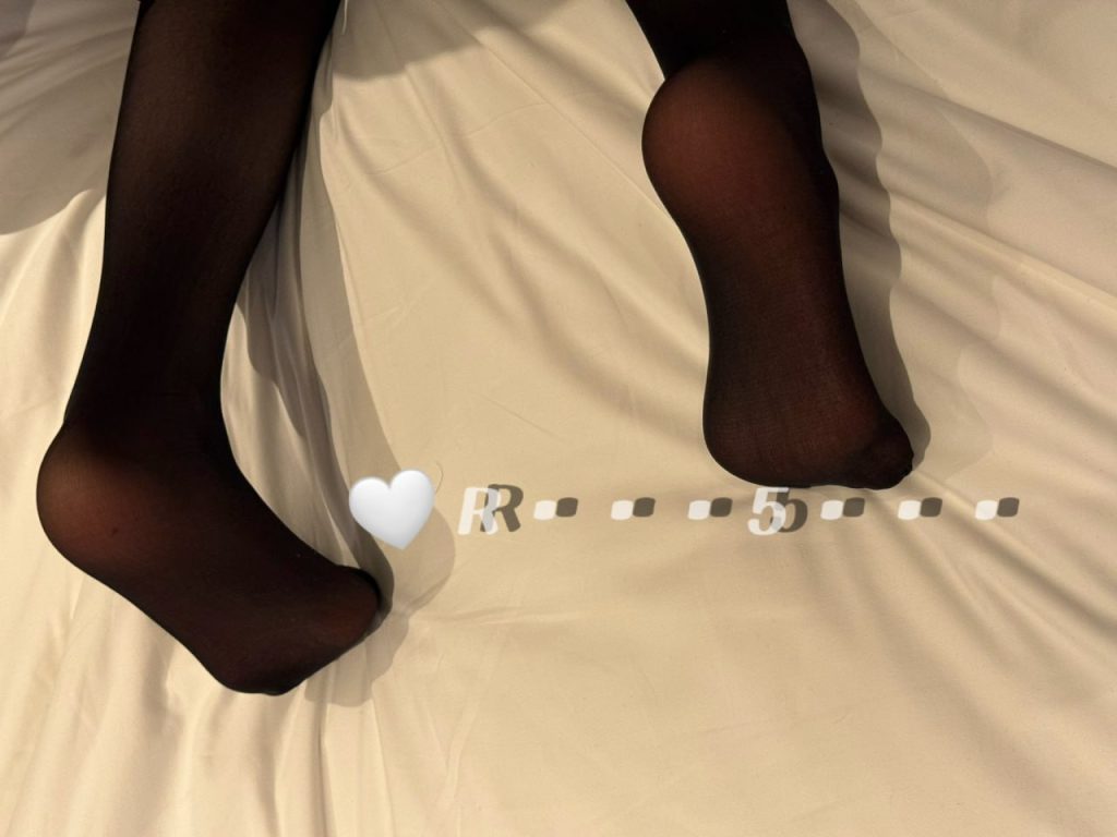 推特 R5 自入门槛，富二代和顶级美腿空姐女友的性爱日常【53P18V】【60.2M】