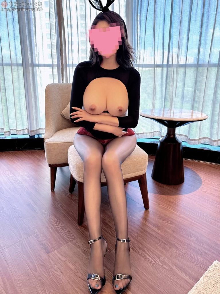 放逐的灵魂 👑 推特 放逐的灵魂 自入门槛，10月29日新作，黑丝骚臀人妻被单男狠狠输出【40P6V】【366M】