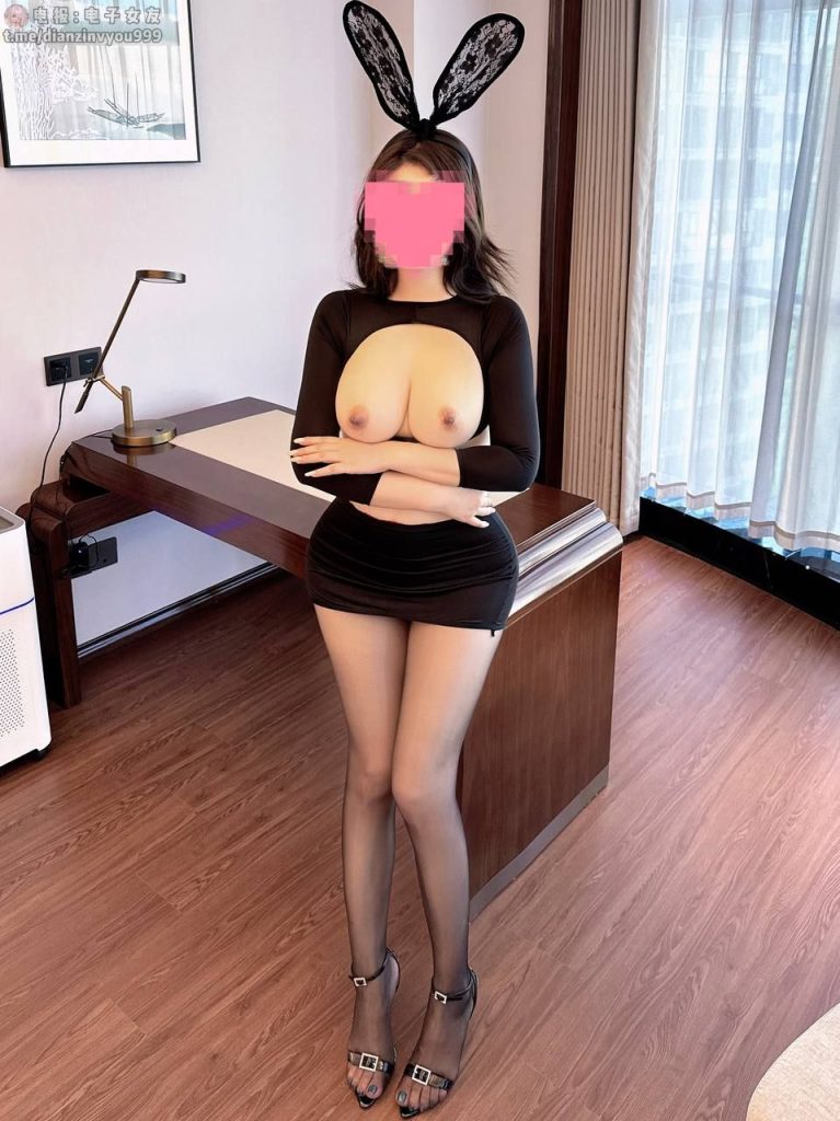 放逐的灵魂 👑 推特 放逐的灵魂 自入门槛，10月29日新作，黑丝骚臀人妻被单男狠狠输出【40P6V】【366M】