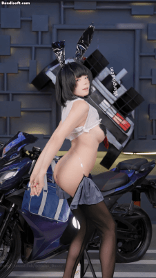 【B站 Yiko湿润兔 咬一口兔娘】10月作品 赛博逆JK 双视角骚舞【87P3V】【1.07G】