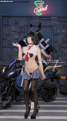 【B站 Yiko湿润兔 咬一口兔娘】10月作品 赛博逆JK 双视角骚舞【87P3V】【1.07G】