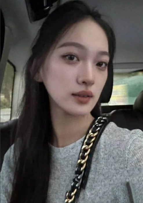 抖音 小小松菜莱 短剧演员 露脸露点 阳具自慰 掰开B特写【2V】【332M】