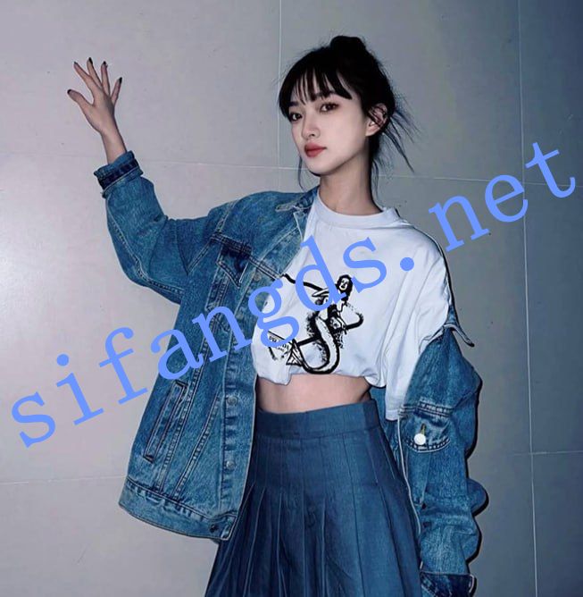 抖音 小小松菜莱 短剧演员 露脸露点 阳具自慰 掰开B特写【2V】【332M】