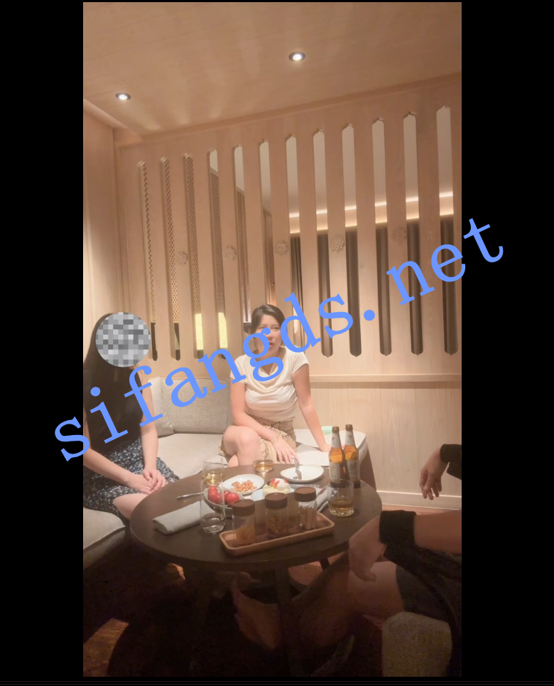 【抖音巨乳】李雅 最新双飞 一男两逼 共舔一鸡【1V】【319M】