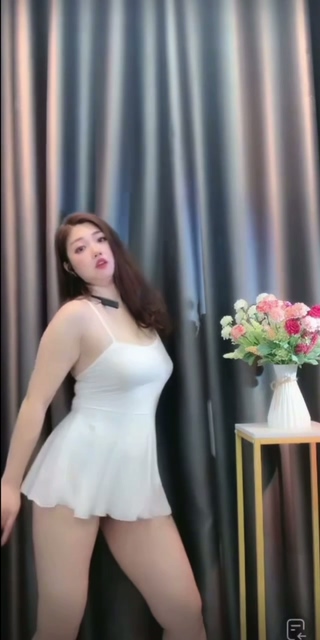 抖音哟宝儿付费定制 巨乳舞蹈老师极致反差 上半身正经下半身道具潮喷【31V】【1.04G】