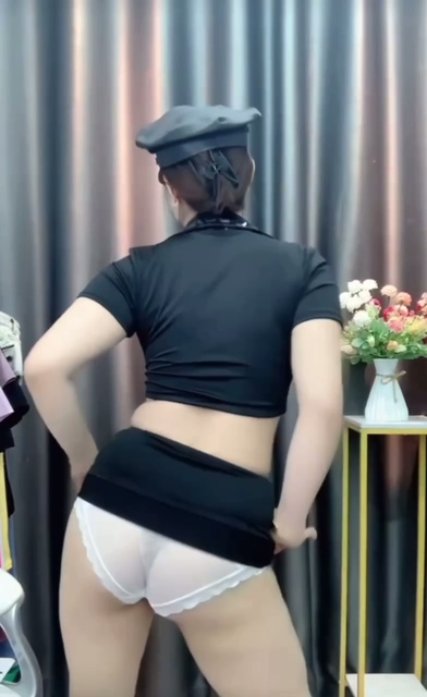 抖音哟宝儿付费定制 巨乳舞蹈老师极致反差 上半身正经下半身道具潮喷【31V】【1.04G】