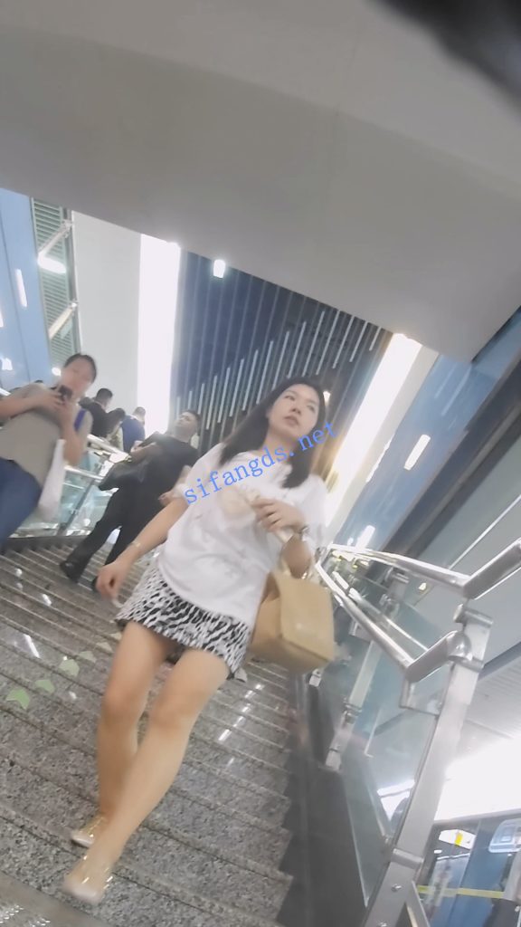 【永久专享】『D·D』-214-黑白豹纹，短裙少妇，黑骚丁【1V】【1.69G】