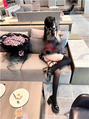 推特新晋顶级COS 希尔薇 11月最新VIP福利裸舞自慰娇喘 滑嫩【56P13V】【355M】