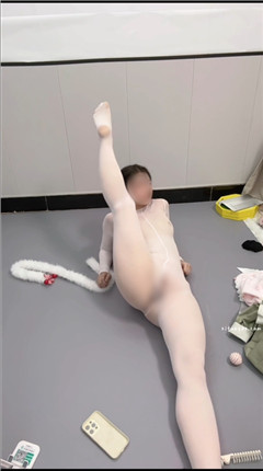 顶级大学舞蹈生【小乔（以安）】11月VIP最新大尺度裸舞【6V】【648M】