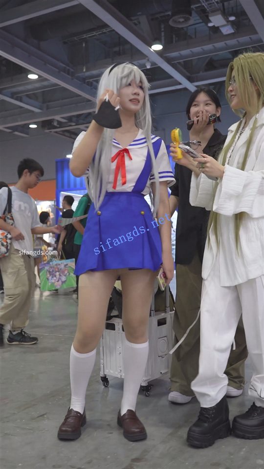 【永久专享】【xxn-318】超短制服小姐姐..透明肉丝..路人视角直接露内裤【1V】【566M】