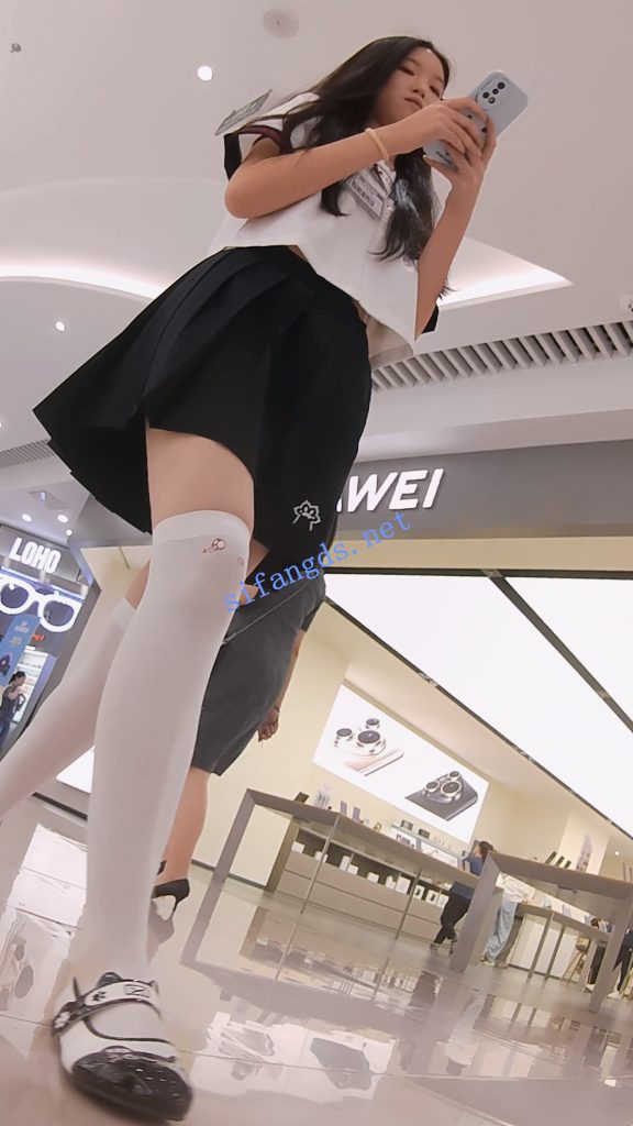 【永久专享】『D·D』-210-少女感十足JK妹，面容较好，长腿优美，浅绿内【1V】【2.48G】