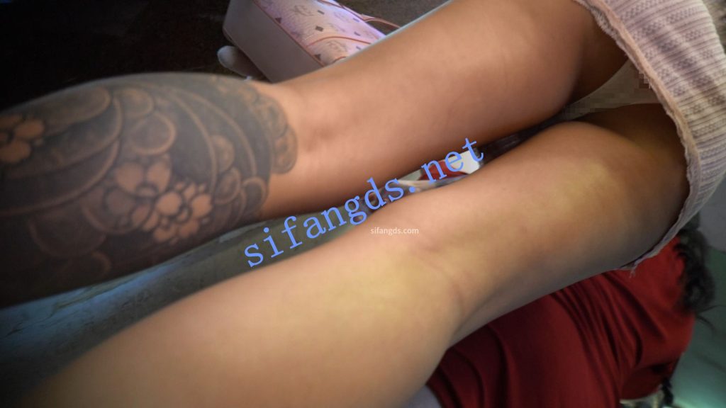 【永久专享】（空城原创）恨天高包臀裙纹身小姐姐，干净白N包裹肥臀【1V】【597M】