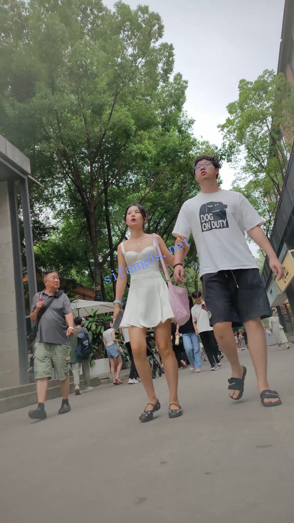 【永久专享】【CSCD】白色连衣裙小姐姐和男朋友逛街，白色内内【1V】【504M】