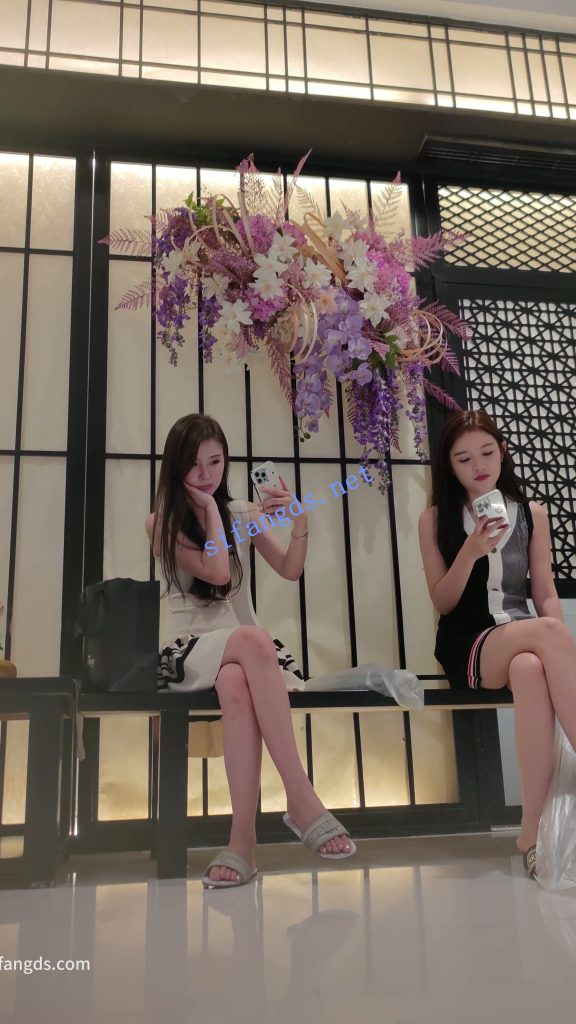 【永久专享】【CSCD】黄色连衣裙美女和闺蜜逛街吃饭，白色屁股半透明内【1V】【968M】