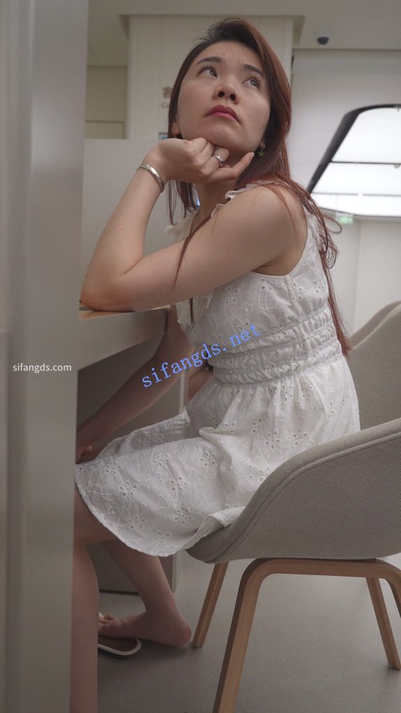 【永久专享】付模版(BC-AA-582)手机店抄底白裙光脚少妇..性感肉臀无痕内露黑色【1V】【663M】