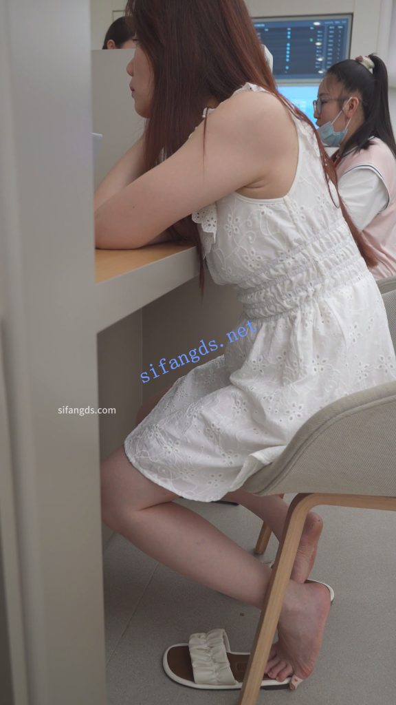 【永久专享】付模版(BC-AA-582)手机店抄底白裙光脚少妇..性感肉臀无痕内露黑色【1V】【663M】