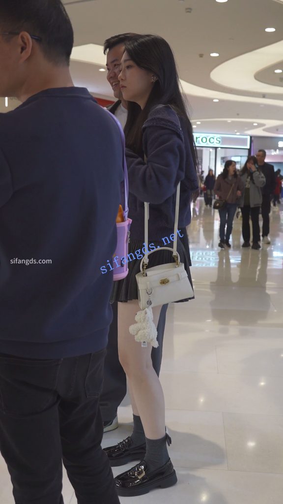 【永久专享】(BC-AA-587)百褶裙美女逛商场..细内衬挡不住微透蕾丝边内裤【1V】【448M】