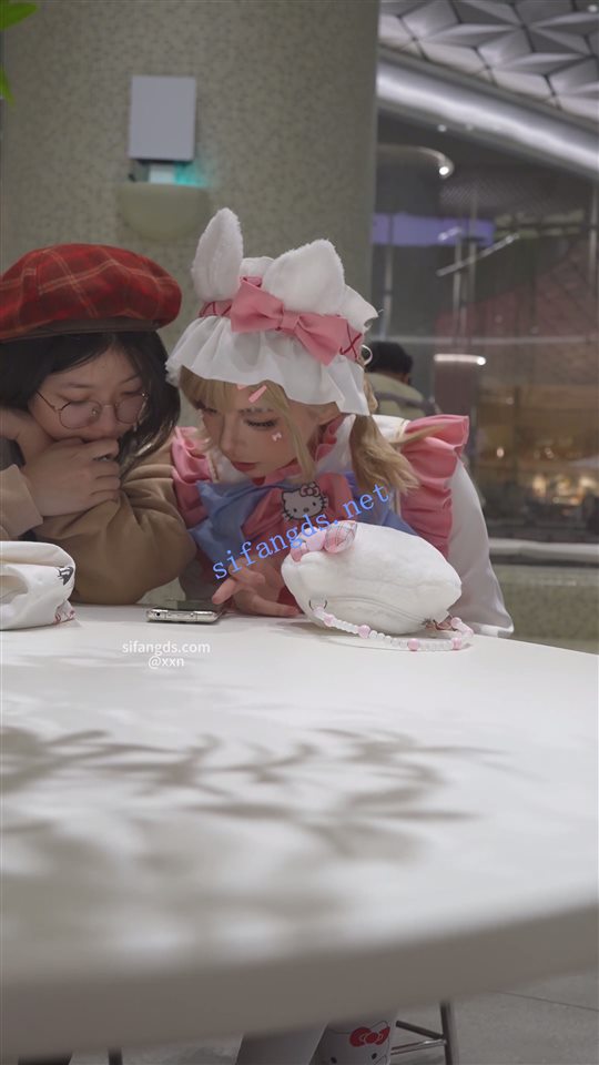 【永久专享】【xxn-315】第五人格cos萌妹拍抖音..蕾丝边黄内+桌下视角【1V】【1.31G】