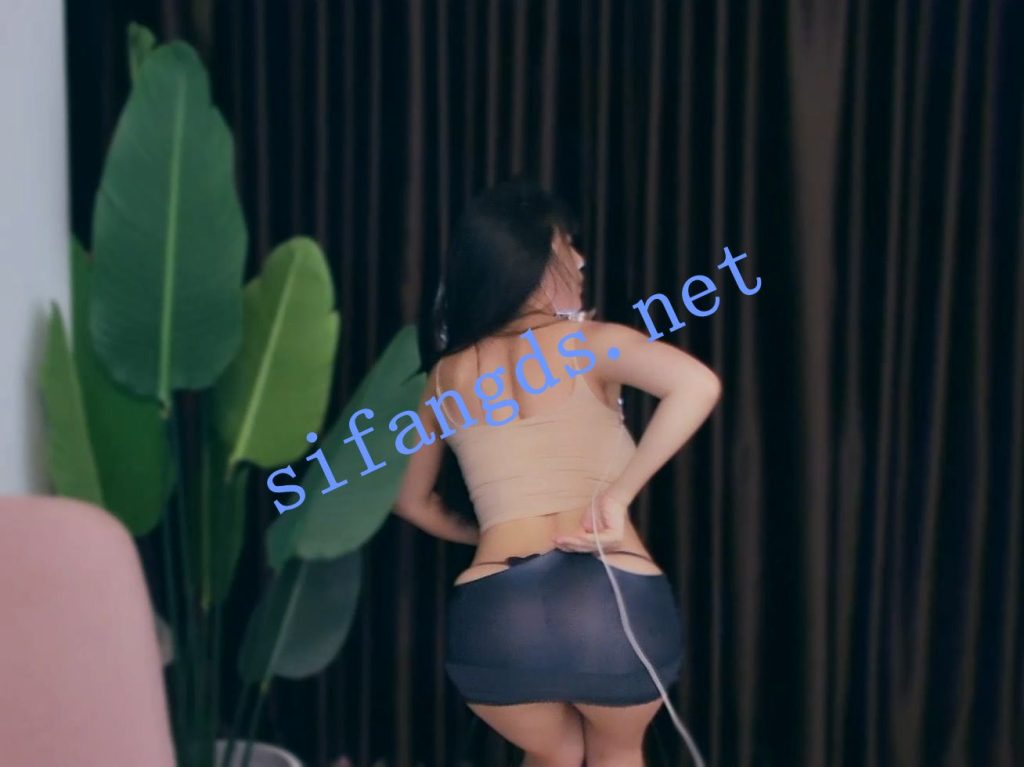 【畅聊】洋芋(黎小胖) 包臀丁字裤丝袜 口手指漏内等【36V】【4.67G】