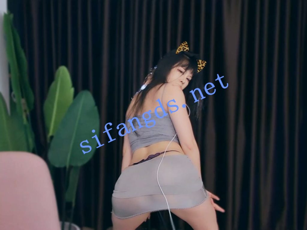 【畅聊】洋芋(黎小胖) 包臀丁字裤丝袜 口手指漏内等【36V】【4.67G】