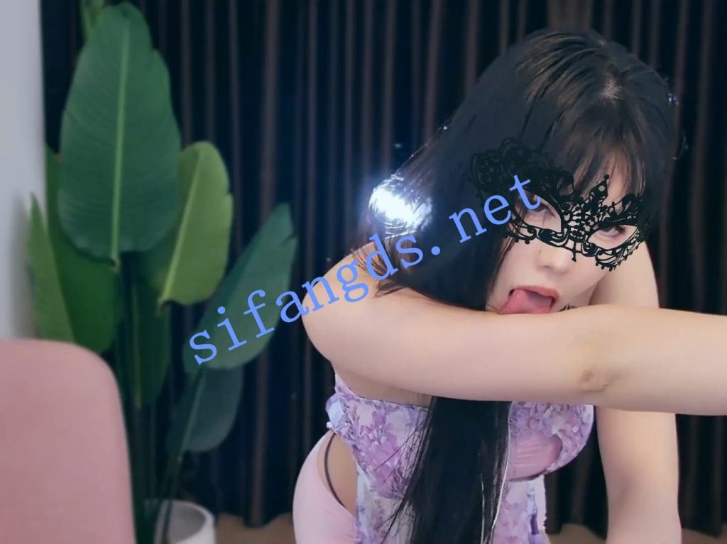 【畅聊】洋芋(黎小胖) 包臀丁字裤丝袜 口手指漏内等【36V】【4.67G】