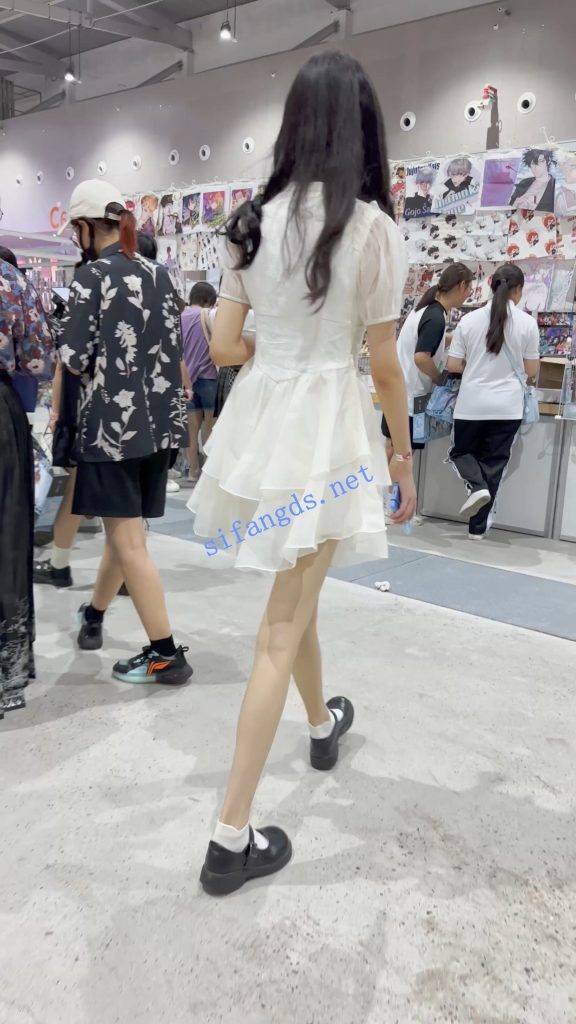 【永久专享】【KFC】白色长裙学生妹独自逛街·白色内内前后CD【1V】【738M】