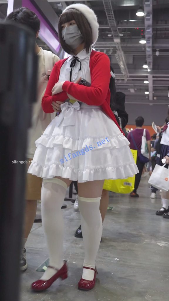 【永久专享】【xxn-313】路人女主cos小姐姐..护栏反光照亮蕾丝边内裤【1V】【346M】