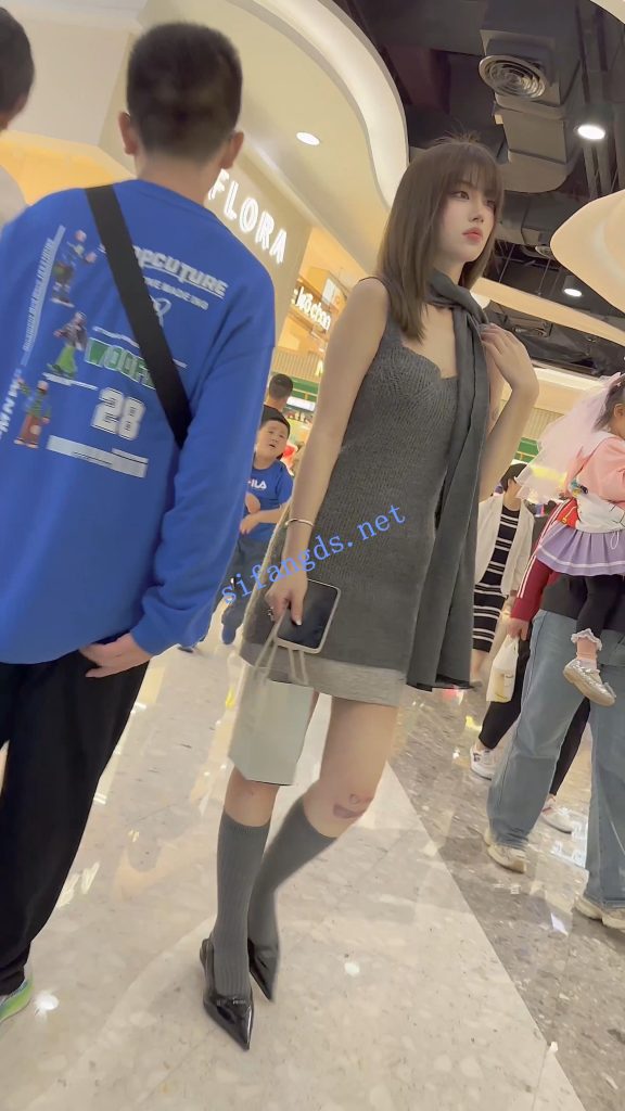 【永久专享】【KFC】顶级美女逛街回头率超高·膝盖手肘全是伤·金主太爽了【1V】【620M】